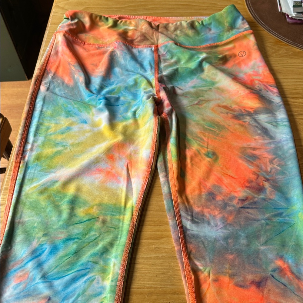 VOGO Athletica Rainbow splash Patterned Legging capris
